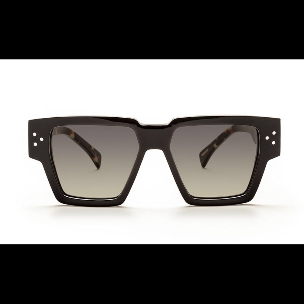 ⬇️✨SALE! AM Eyewear Little T Sunnies Black